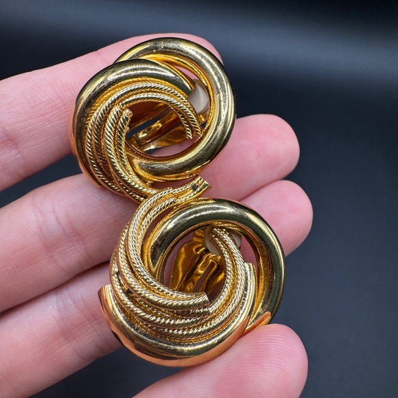 LOT 1222 Givenchy 18K gold plated clip on earrings - Picture 2 of 7